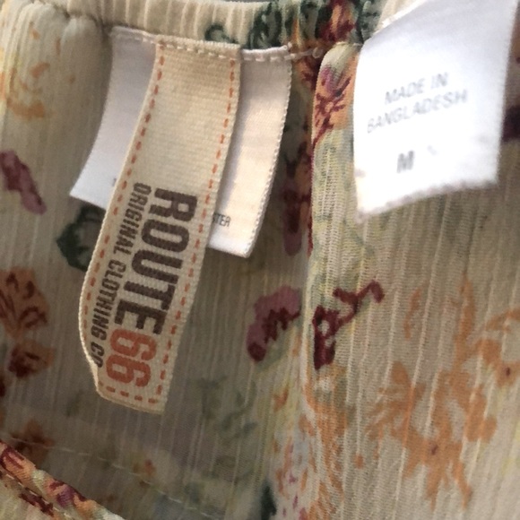 Ruffled top 💜 - Picture 3 of 6